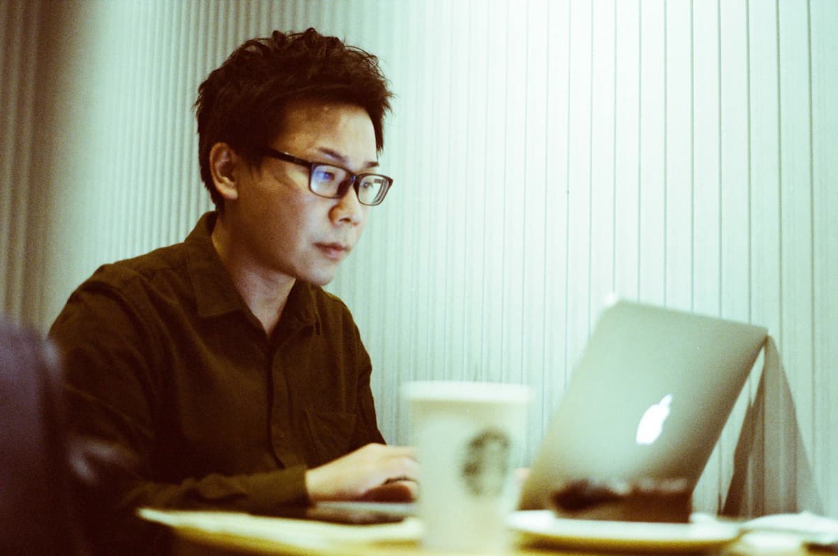 IA vs redactor freelance: cuál es la mejor opción para tu blog